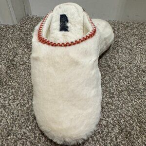 NWOT Faux UGG Cream Ultra Plush Hard Sole Slippers